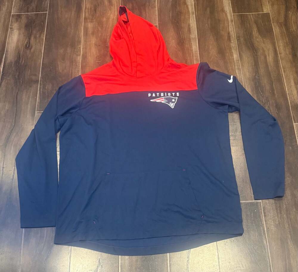 Nike New England Patriots Dri-FIT Sideline Long-Sleeve Hooded Shirt